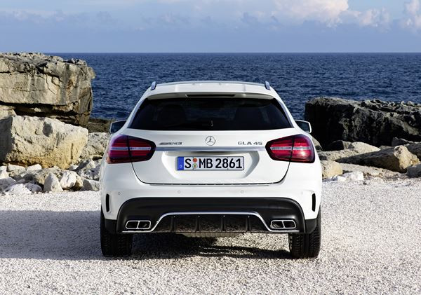 Le Mercedes-AMG GLA 45 4MATIC affiche une façade affinée
