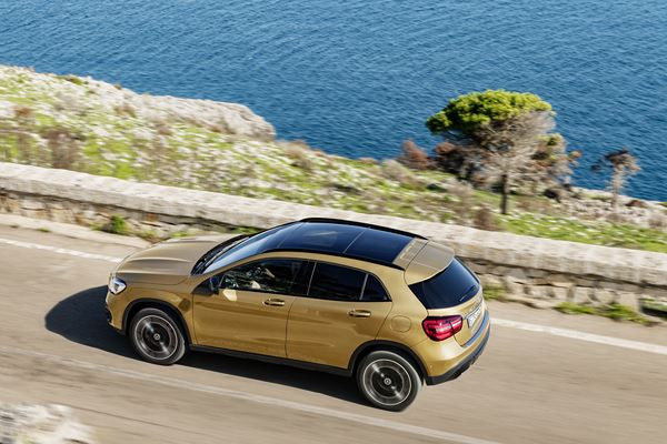 Le Mercedes-Benz GLA s'offre quelques retouches visuelles ciblées