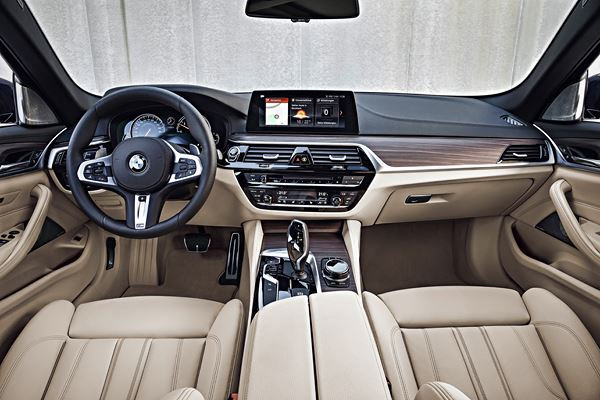 La BMW Série 5 Touring fait le plein de systèmes d’aide à la conduite