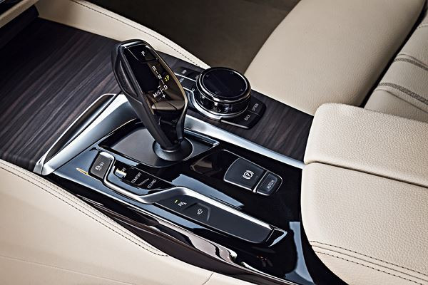 La BMW Série 5 Touring fait le plein de systèmes d’aide à la conduite