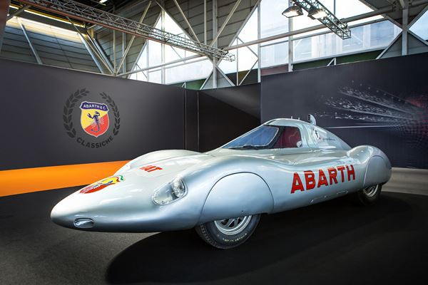 L'édition 2017 du salon Rétromobile ouvre ses portes