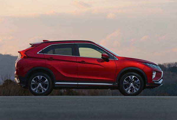 Le SUV compact Mitsubishi Eclipse Cross arbore un profil de coupé