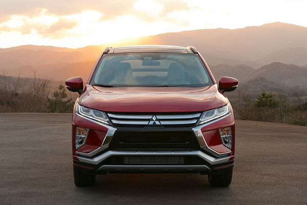 Le SUV compact Mitsubishi Eclipse Cross arbore un profil de coupé