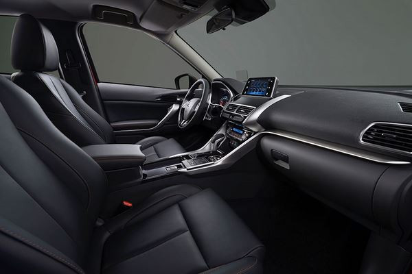 Le SUV compact Mitsubishi Eclipse Cross arbore un profil de coupé