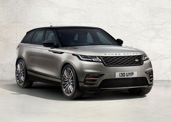 Le Range Rover Velar affiche un design puissant avec une partie arrière fuselée