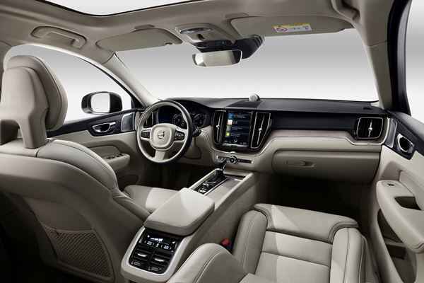 Le SUV premium Volvo XC60 arbore des lignes athlétiques sculptées