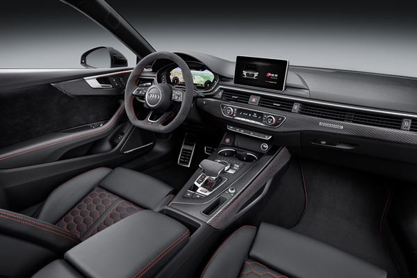 L'Audi RS 5 Coupé embarque un moteur 2.9 TFSI bi turbo de 450 ch