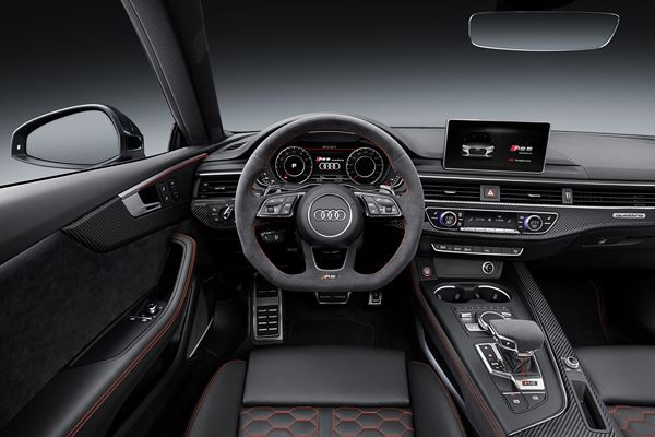 L'Audi RS 5 Coupé embarque un moteur 2.9 TFSI bi turbo de 450 ch