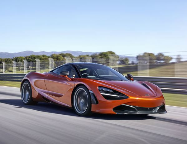 La supercar McLaren 720S embarque un moteur V8 4 litres biturbo de 720 ch