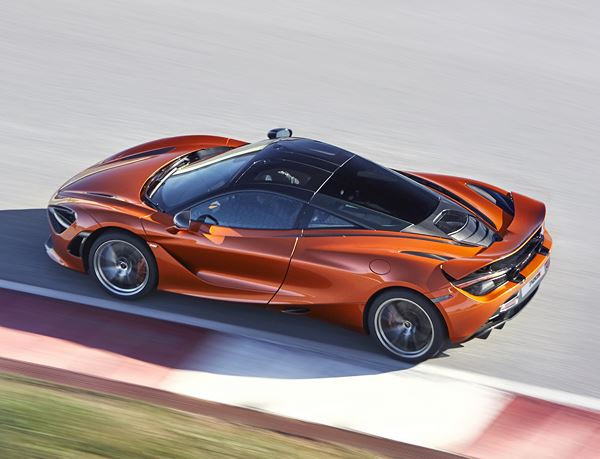 La supercar McLaren 720S embarque un moteur V8 4 litres biturbo de 720 ch