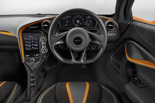 La supercar McLaren 720S embarque un moteur V8 4 litres biturbo de 720 ch