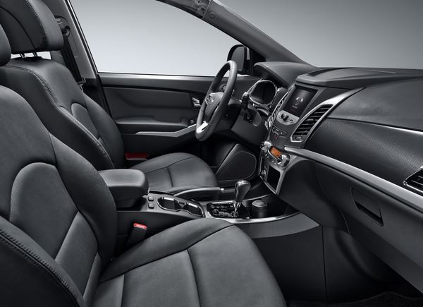 Le Ssangyong Korando s'offre un design très légèrement revu