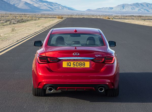 La berline sportive Infiniti Q50 s'offre un design intérieur et extérieur actualisé