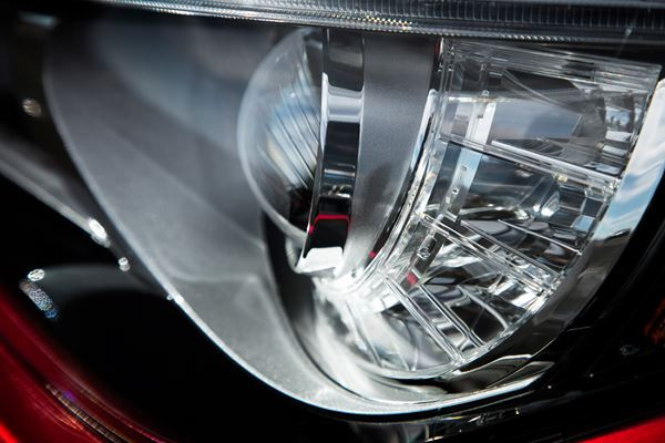 La berline sportive Infiniti Q50 s'offre un design intérieur et extérieur actualisé