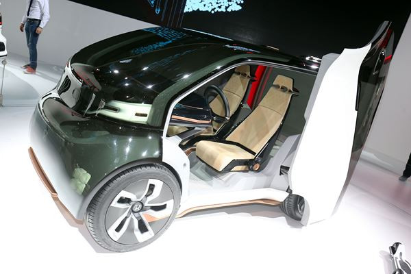 Dans les allées de la 87ème édition du salon de l'automobile de Genève
