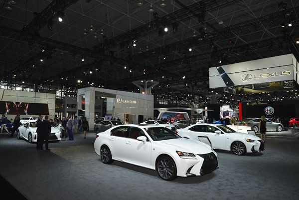 L'édition 2017 du salon de l’automobile de New York ouvre ses portes au public