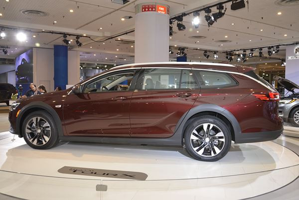 L'édition 2017 du salon de l’automobile de New York ouvre ses portes au public