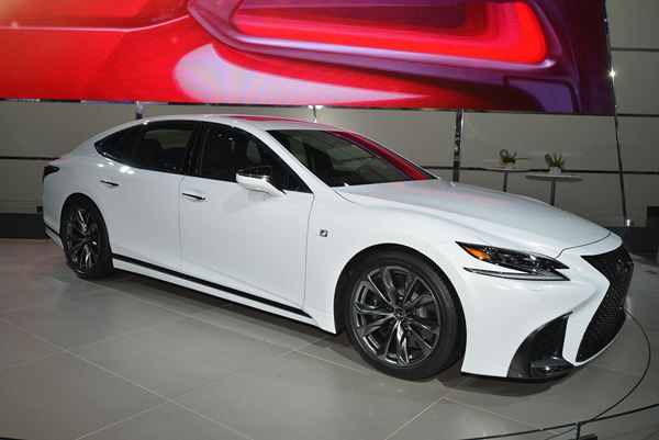 L'édition 2017 du salon de l’automobile de New York ouvre ses portes au public