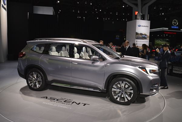 L'édition 2017 du salon de l’automobile de New York ouvre ses portes au public