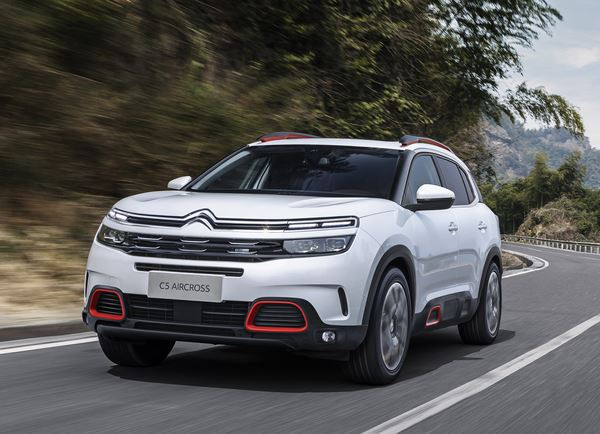 Le SUV Citroën C5 Aircross affiche des volumes fluides et musclés