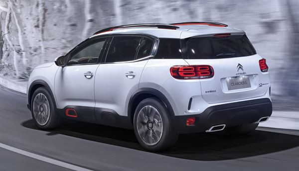 Le SUV Citroën C5 Aircross affiche des volumes fluides et musclés