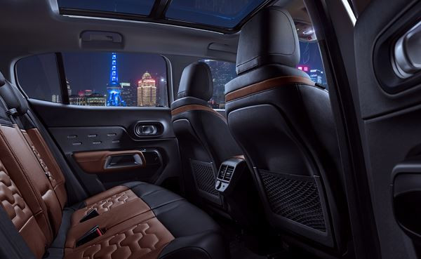 Le SUV Citroën C5 Aircross affiche des volumes fluides et musclés