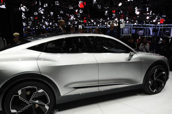 Le 17ème salon automobile de Shanghai ouvre ses portes au public