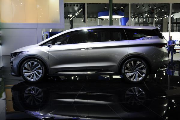 Le 17ème salon automobile de Shanghai ouvre ses portes au public