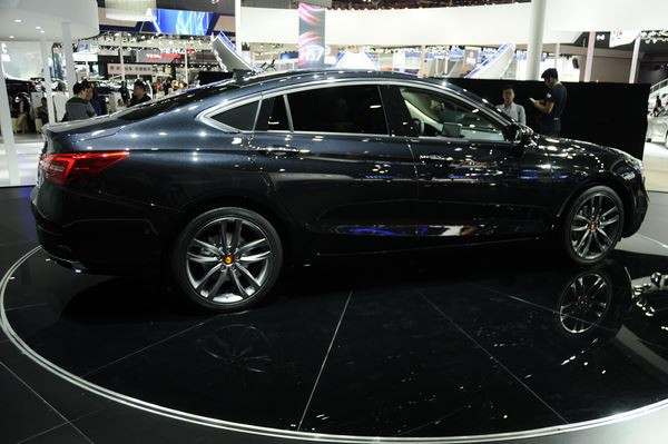 Le 17ème salon automobile de Shanghai ouvre ses portes au public