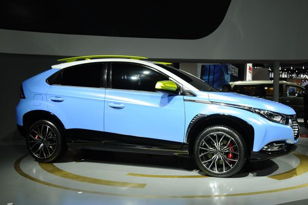 Le 17ème salon automobile de Shanghai ouvre ses portes au public