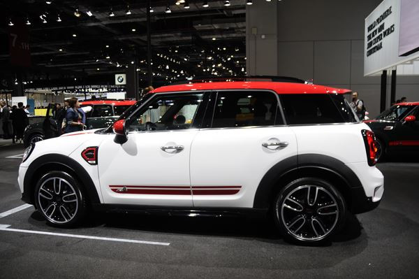 Le 17ème salon automobile de Shanghai ouvre ses portes au public