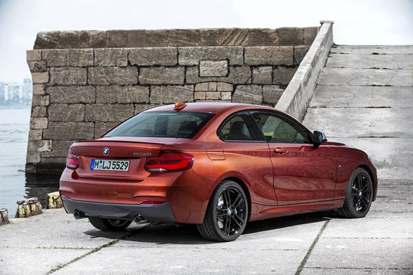 La BMW Série 2 Coupé reçoit des phares bi-LEDs