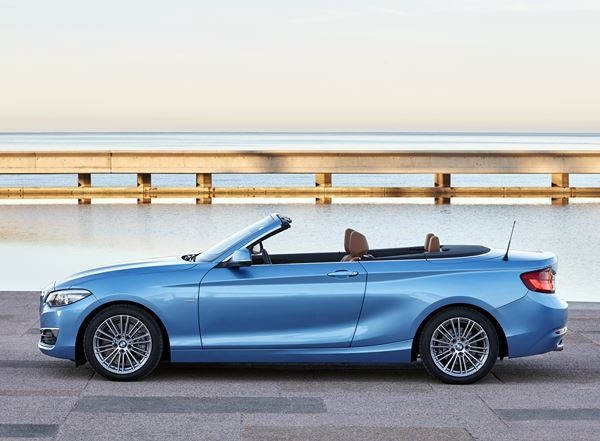 La BMW Série 2 Cabriolet s'offre un nouveau visage avec des phares à LEDs