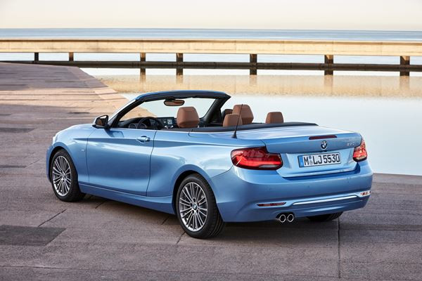 La BMW Série 2 Cabriolet s'offre un nouveau visage avec des phares à LEDs