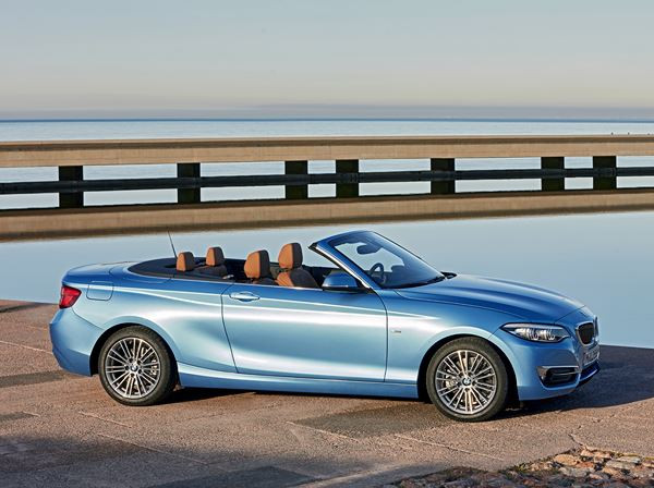 La BMW Série 2 Cabriolet s'offre un nouveau visage avec des phares à LEDs