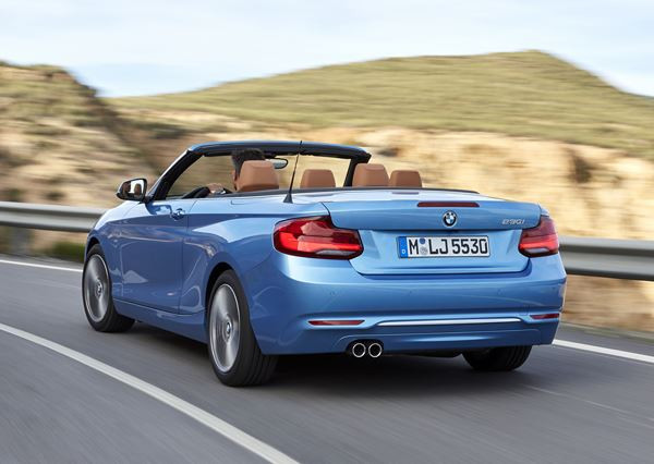 La BMW Série 2 Cabriolet s'offre un nouveau visage avec des phares à LEDs