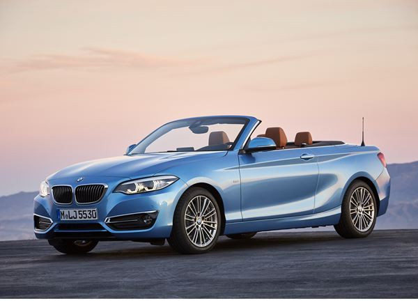 La BMW Série 2 Cabriolet s'offre un nouveau visage avec des phares à LEDs