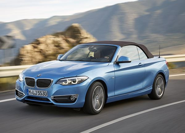 La BMW Série 2 Cabriolet s'offre un nouveau visage avec des phares à LEDs