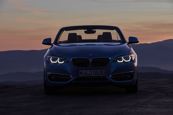 La BMW Série 2 Cabriolet s'offre un nouveau visage avec des phares à LEDs