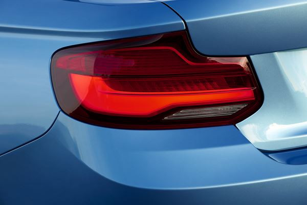 La BMW Série 2 Cabriolet s'offre un nouveau visage avec des phares à LEDs