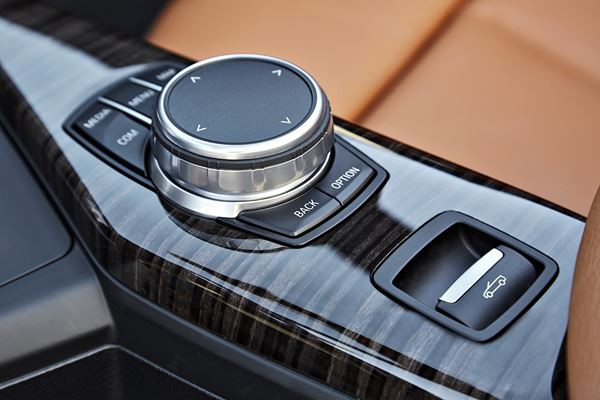 La BMW Série 2 Cabriolet s'offre un nouveau visage avec des phares à LEDs
