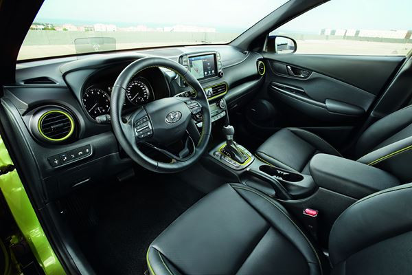 Le SUV urbain Hyundai Kona affiche un design acéré avant-gardiste
