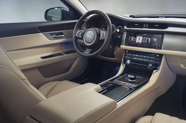 La Jaguar XF se décline en version break Sportbrake