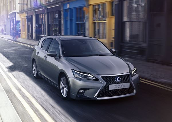 La Lexus CT 200h restylée reçoit une face avant modernisée