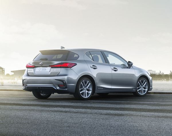 La Lexus CT 200h restylée reçoit une face avant modernisée