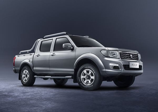 Le Peugeot Pick Up à double cabine revendique fiabilité et endurance