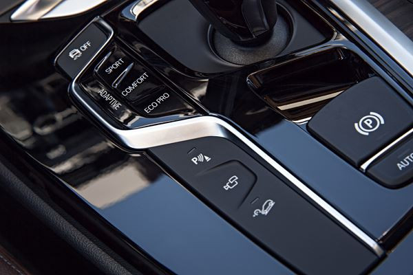 La BMW X3 fait rimer look tout terrain avec allure sportive