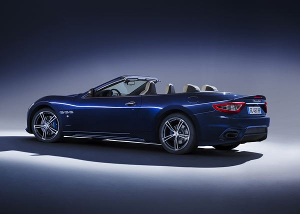 La Maserati GranCabrio adopte la calandre en nez de requin