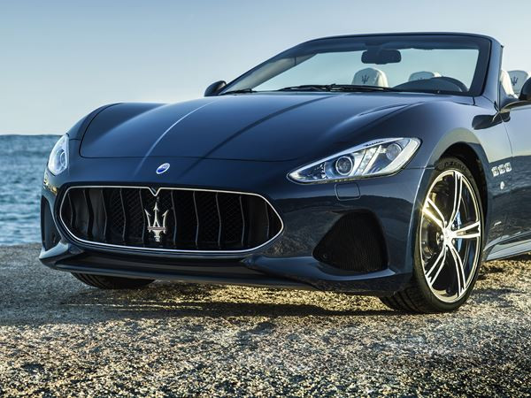 La Maserati GranCabrio adopte la calandre en nez de requin