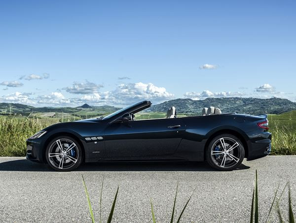 La Maserati GranCabrio adopte la calandre en nez de requin